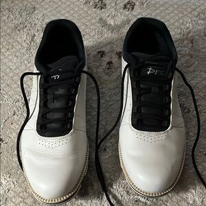 ♥️♥️Skechers White and Black Golf shoes for Ultimate Comfort♥️♥️